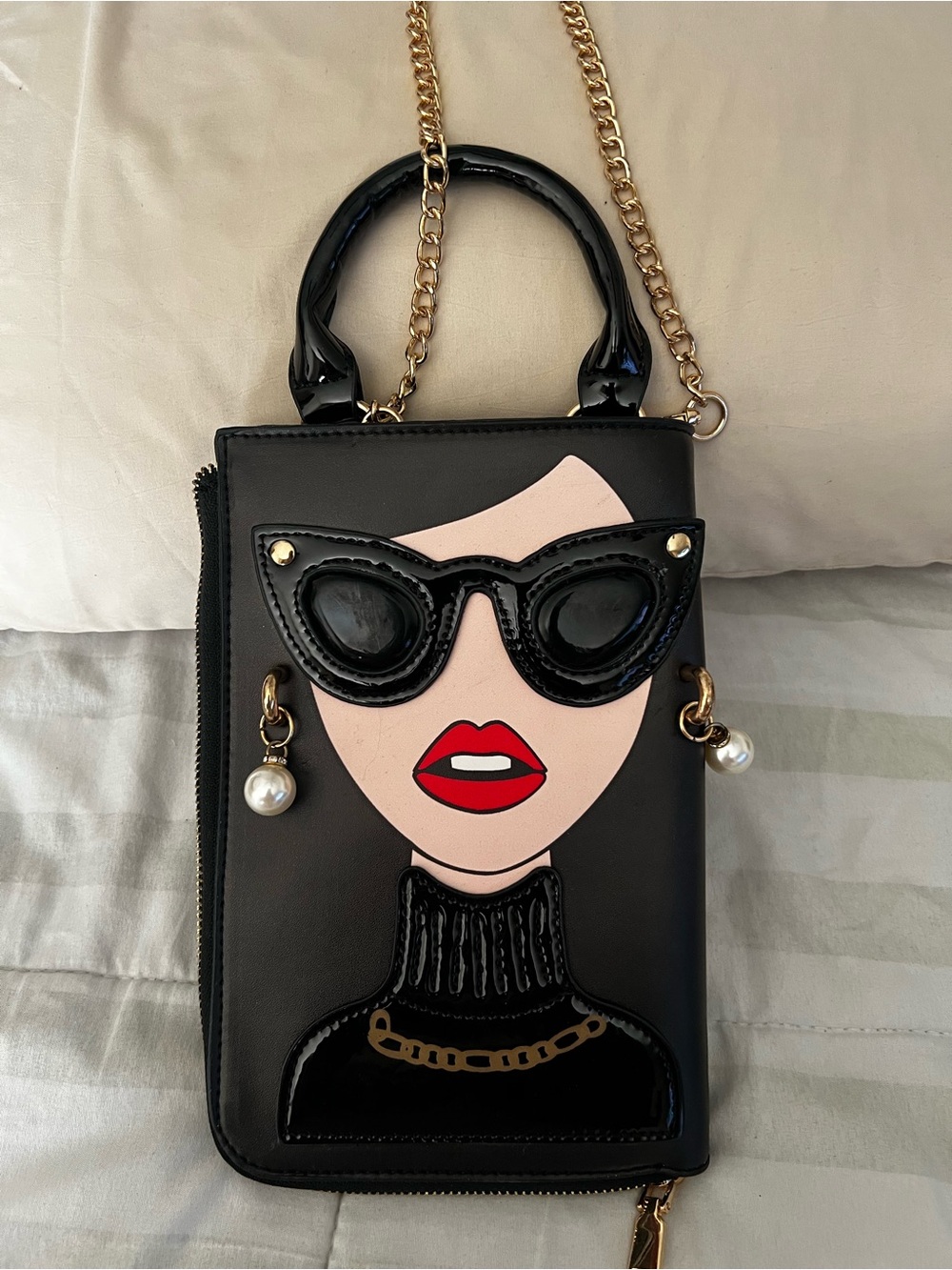 Black Novelty Sunglasses Face Crossbody Bag with Chain Strap